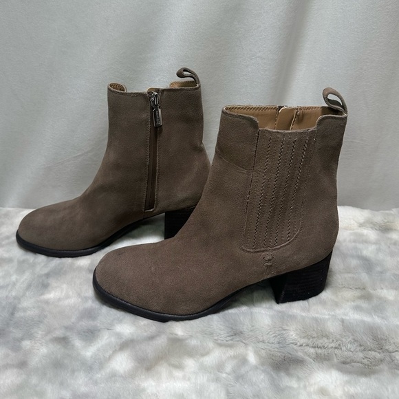 NWOT Blondo Sonali Waterproof Suede Boots Size 8 Taupe Zip Up Block Heel - Picture 4 of 7